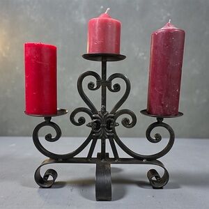 VINTAGE WROUGHT IRON 3 PILLAR CANDLE HOLDER CANDELABRA.